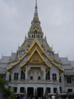 Temppeli välillä Bangkok-Pattaja